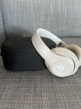 Beats Studio Pro-Premium Wireless Over the ear headphones - Sandstone